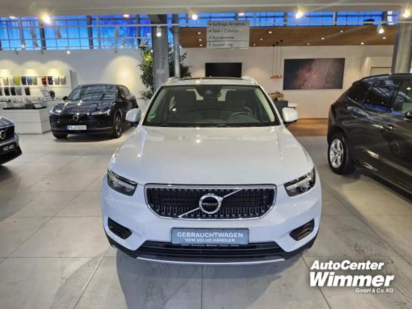 Volvo XC40 T3 Momentum Pro Pano+Winter+Ladepaket+ uvm Silber - 2