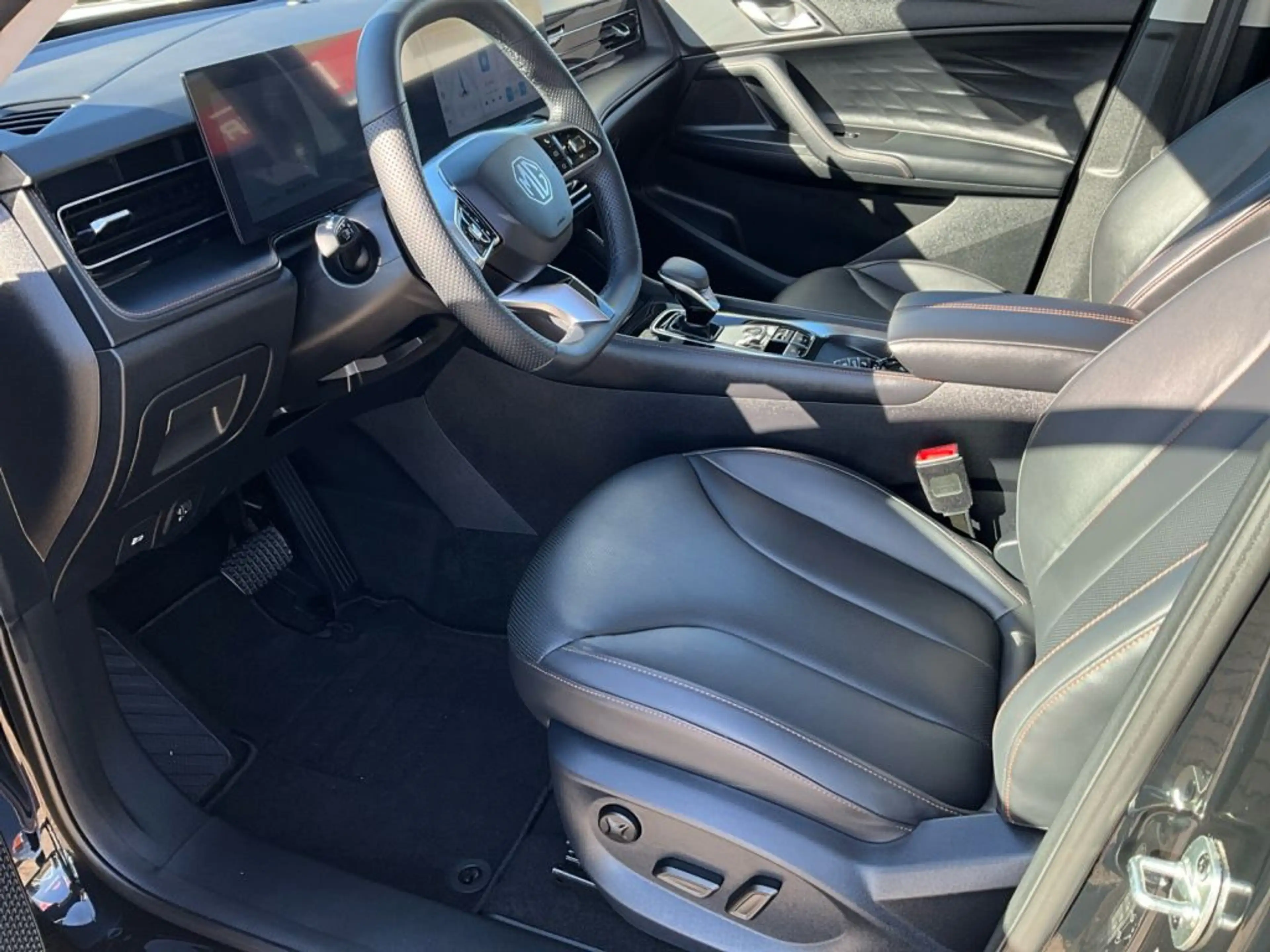 MG HS 1.5T Aut. Luxury — photo 15