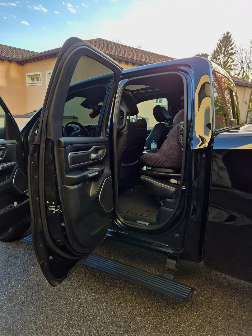 RAM 1500 V8 Laramie Quad Cab Night Edition (VSt. abzugsberechtigt!) Schwarz - 2
