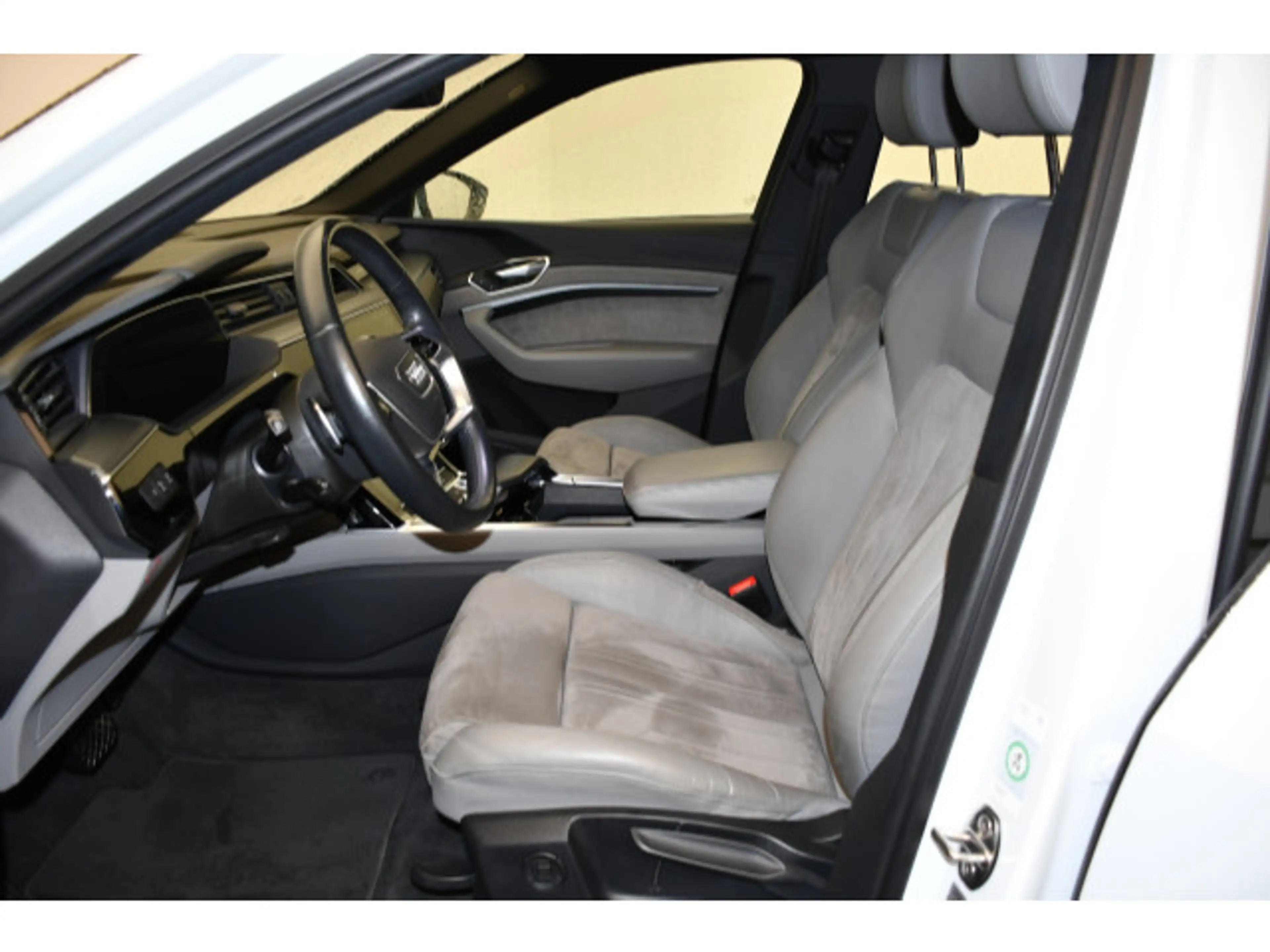 Audi e-tron 55 quattro advanced AHK/Rückkam/ACC — photo 3
