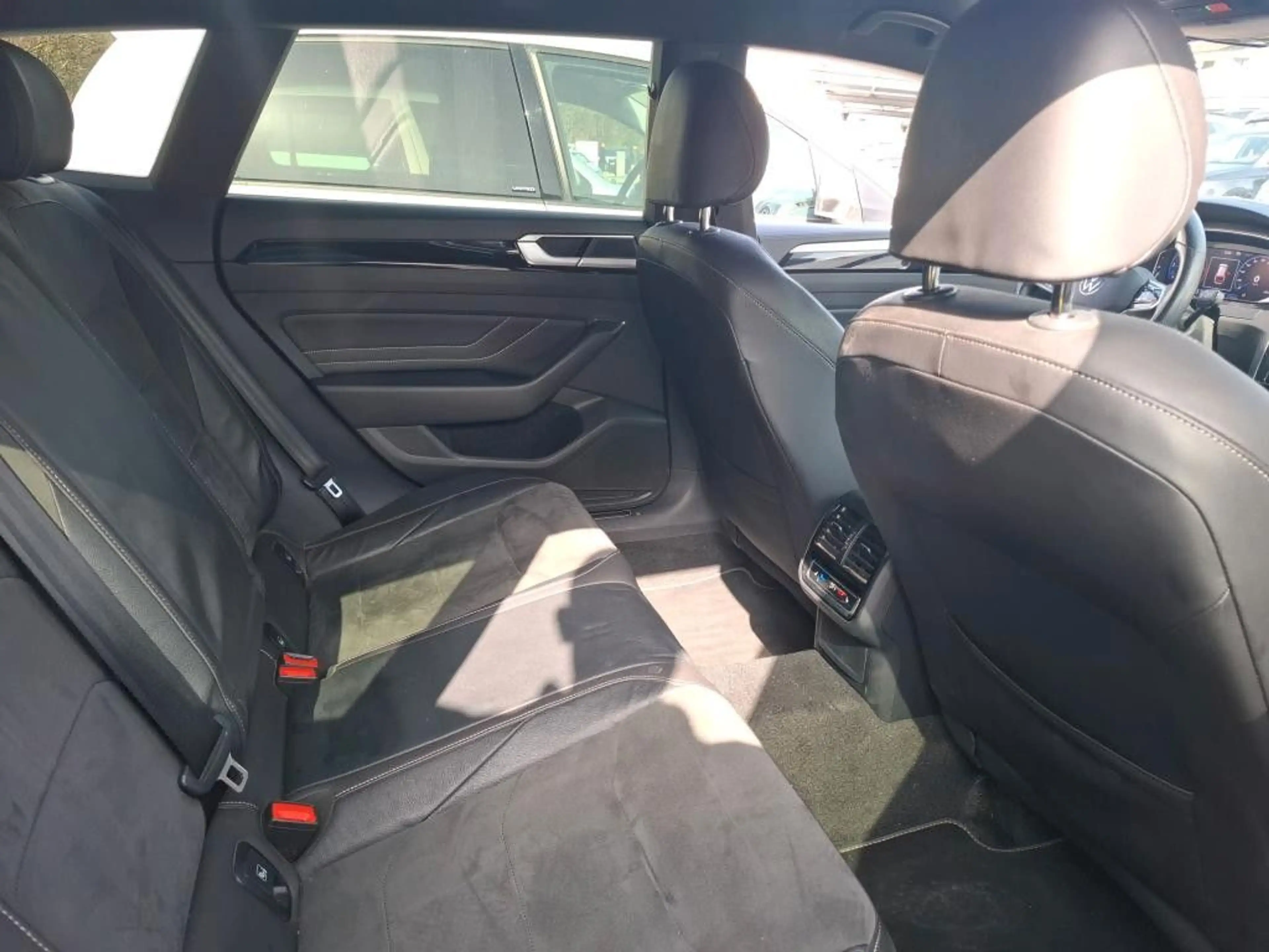 Volkswagen Arteon Shooting Brake R-Line 2.0TDI DSG AHK ACC — photo 6