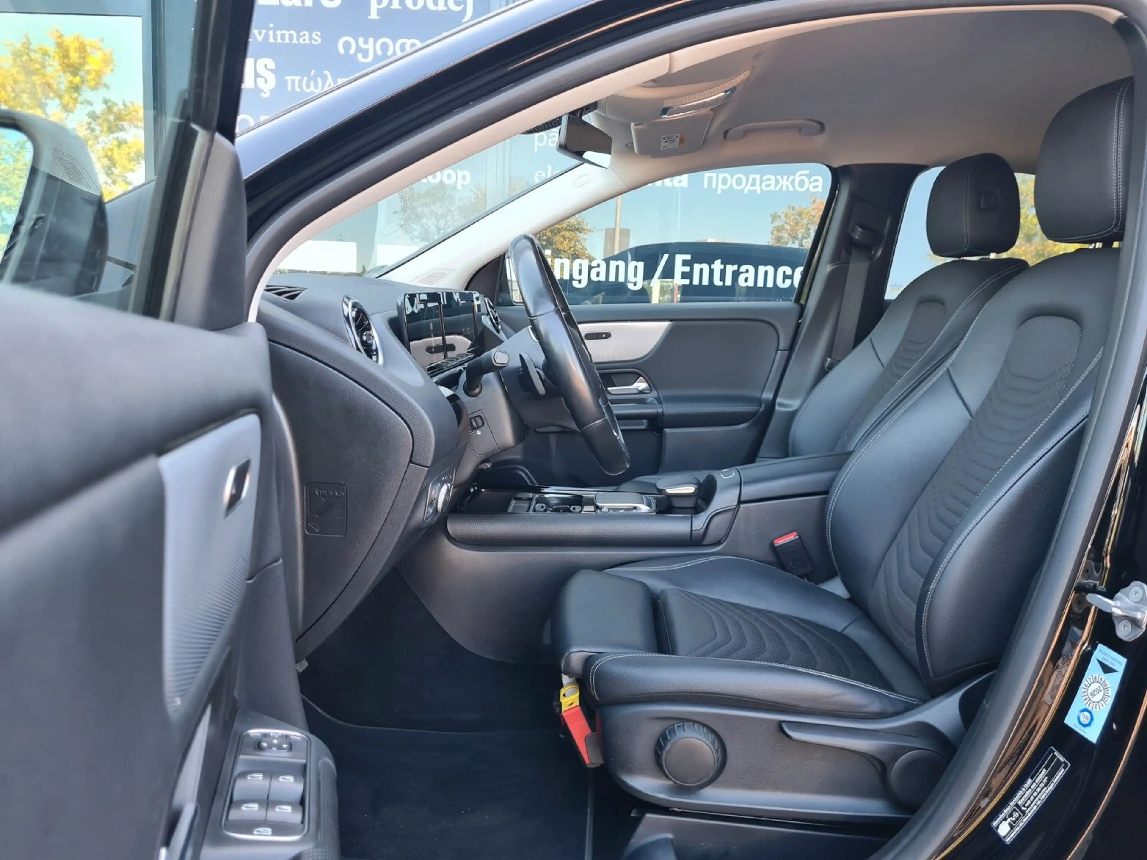 Mercedes-Benz GLA 200 d 4Matic - NAVI - LED - AHK - CAM - — photo 13