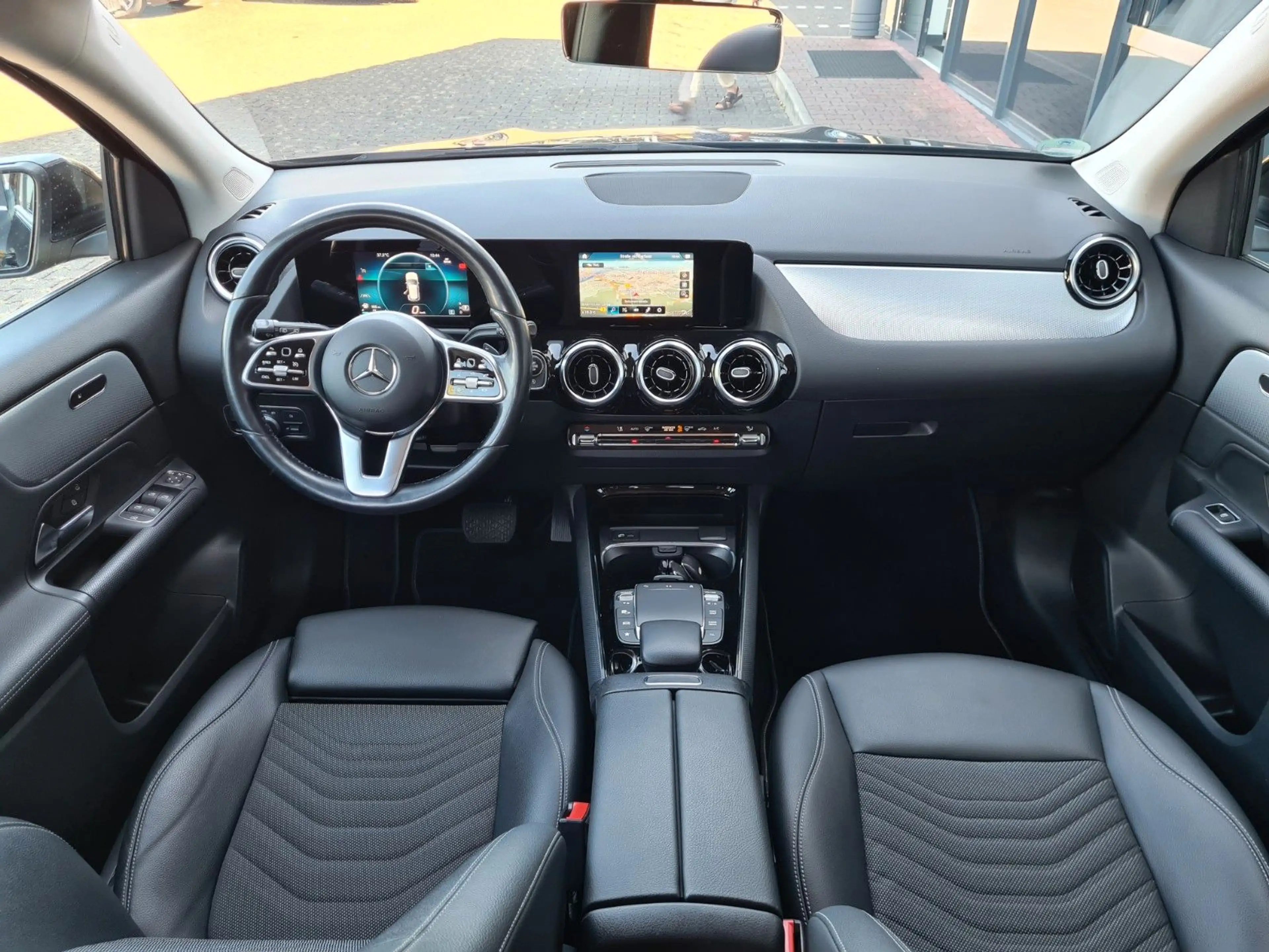 Mercedes-Benz GLA 200 d 4Matic - NAVI - LED - AHK - CAM - — photo 11