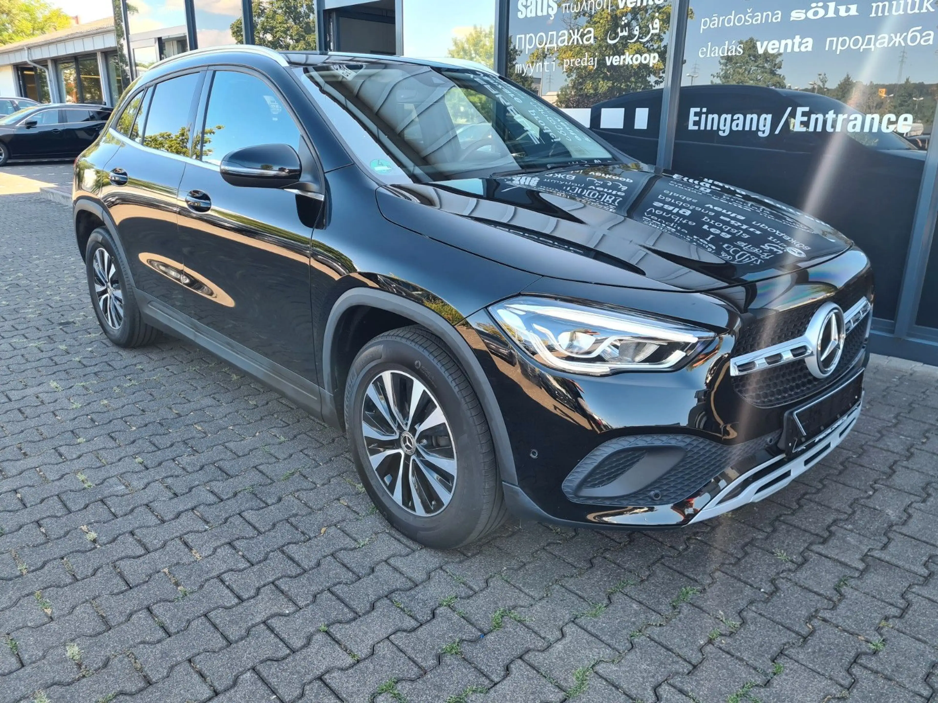 Mercedes-Benz GLA 200 d 4Matic - NAVI - LED - AHK - CAM -