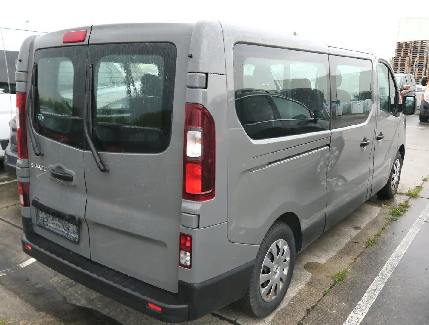 Renault Trafic 1.6 dCi / 8-Sitze / 1. Hand Grau - 1