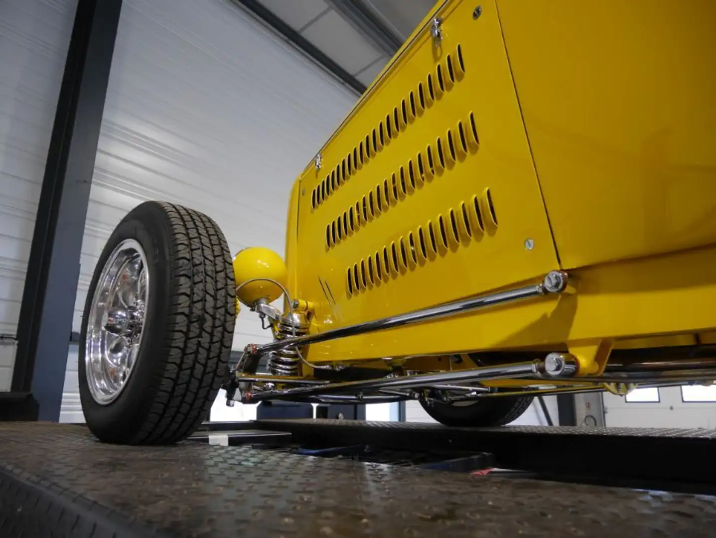 Ford V8 18 Gelb - 1