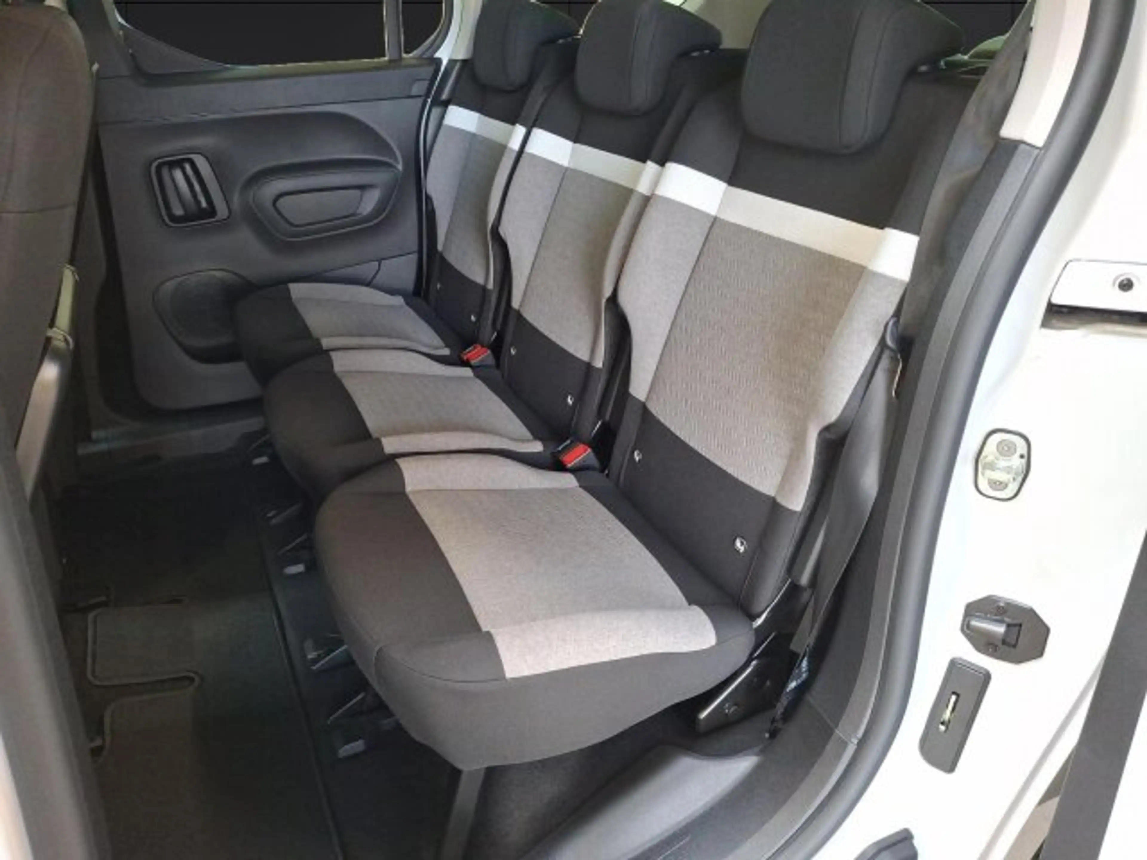 Citroen Berlingo Berlingo M PLUS 1.5 D 100 +180°Kamera+LHZ+LED+ — photo 14