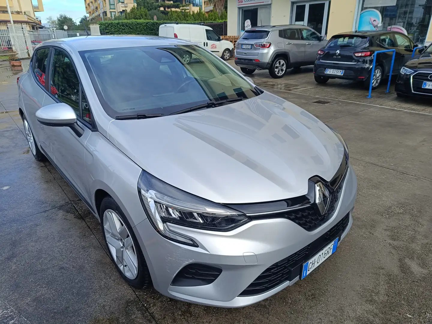 Renault Clio Clio 1.0 tce Zen 90cv my21 Silber - 1