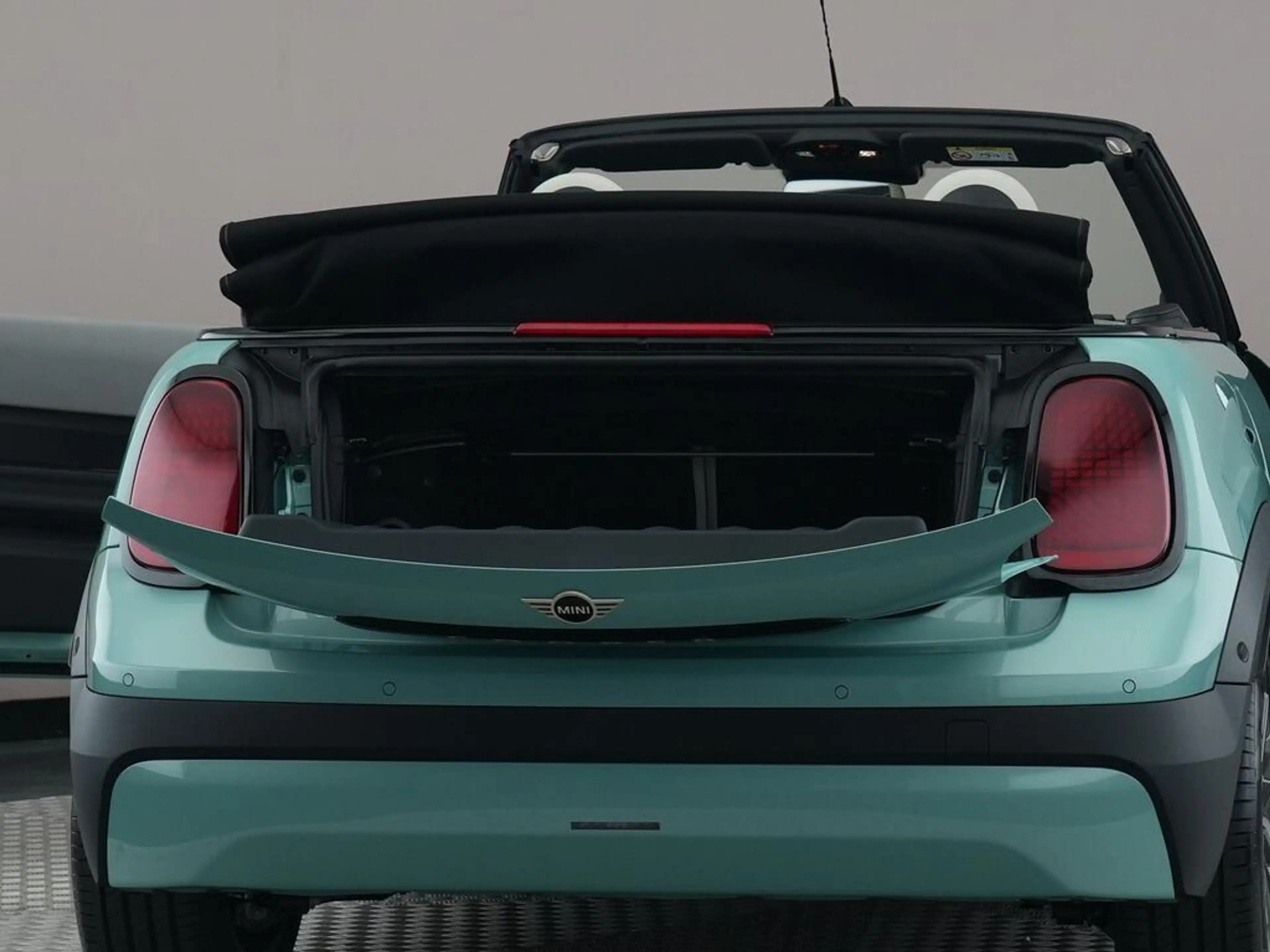 MINI Cooper C Cabrio 2.0 Favoured L — photo 12