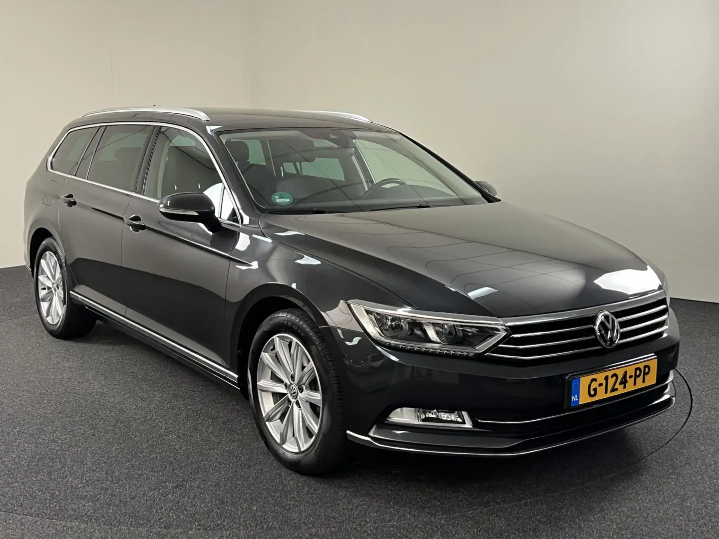 Volkswagen Passat Variant 1.5 TSI Highline Business R RIJKLAAR! Afn. Trekhaa Grijs - 2