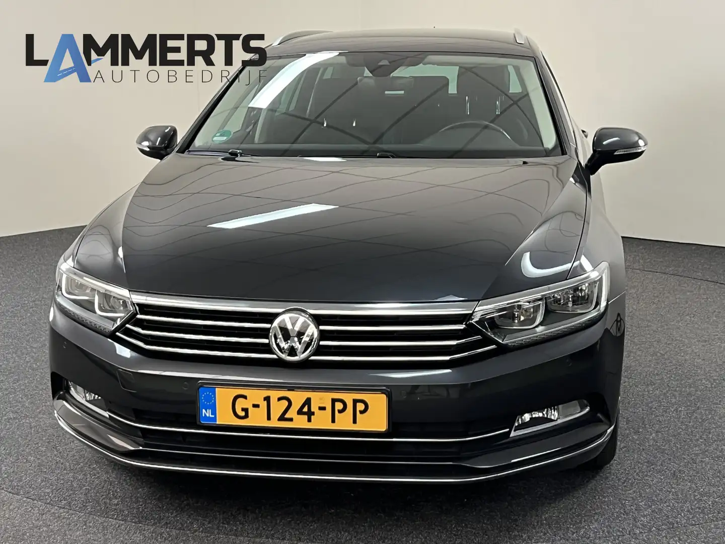 Volkswagen Passat Variant 1.5 TSI Highline Business R RIJKLAAR! Afn. Trekhaa Grijs - 1