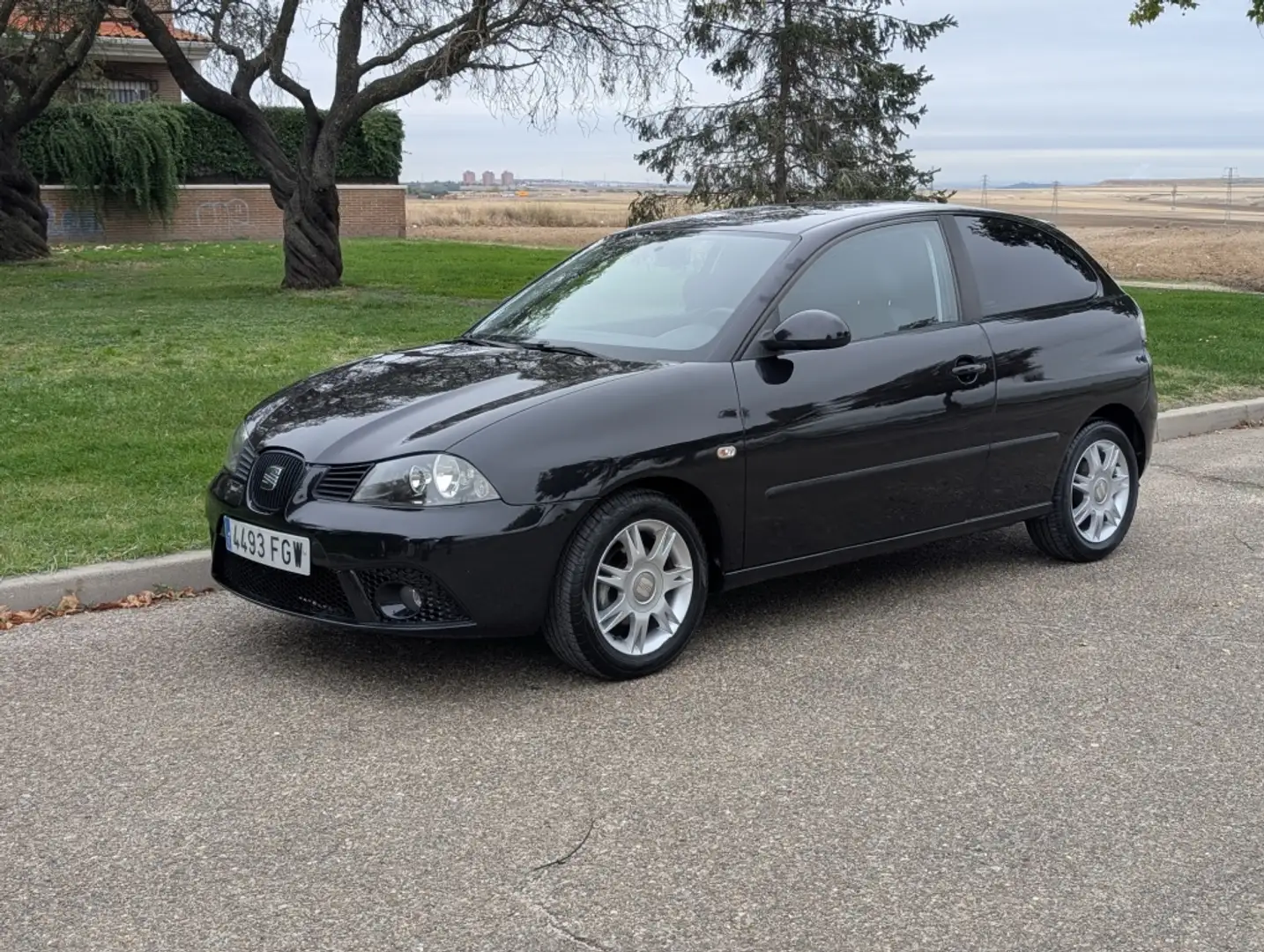 SEAT Ibiza 1.4 16v Hit 100 Negro - 1