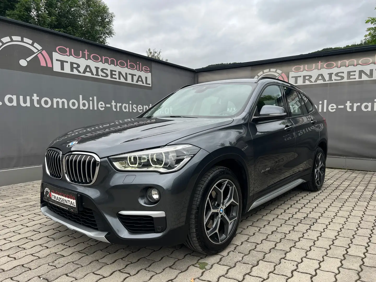 BMW X1 X1  xDrive 18d Schwarz - 1