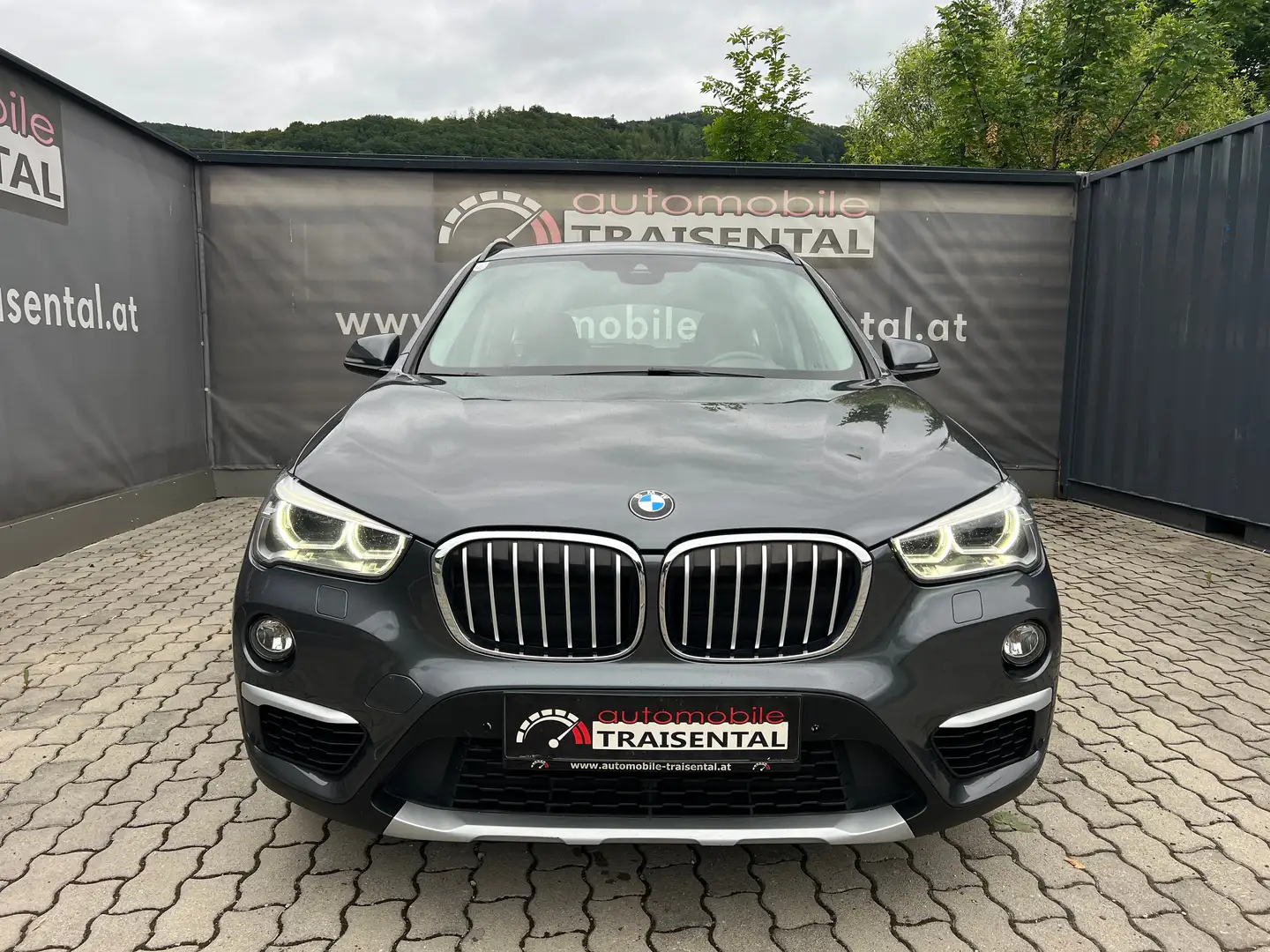 BMW X1 X1  xDrive 18d Schwarz - 2