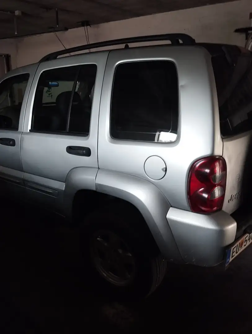 Jeep Liberty Allrad Zilver - 2