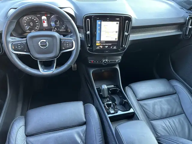 Volvo XC40 view 14