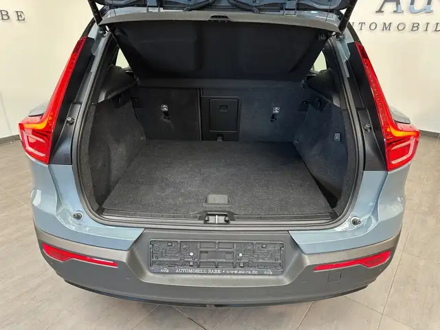 Volvo XC40 view 8