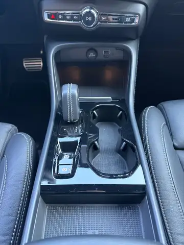 Volvo XC40 view 16