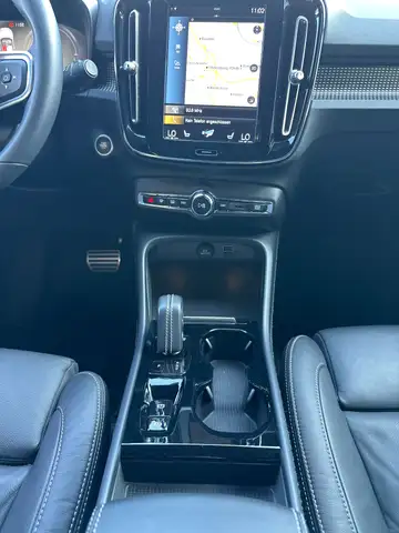 Volvo XC40 view 15