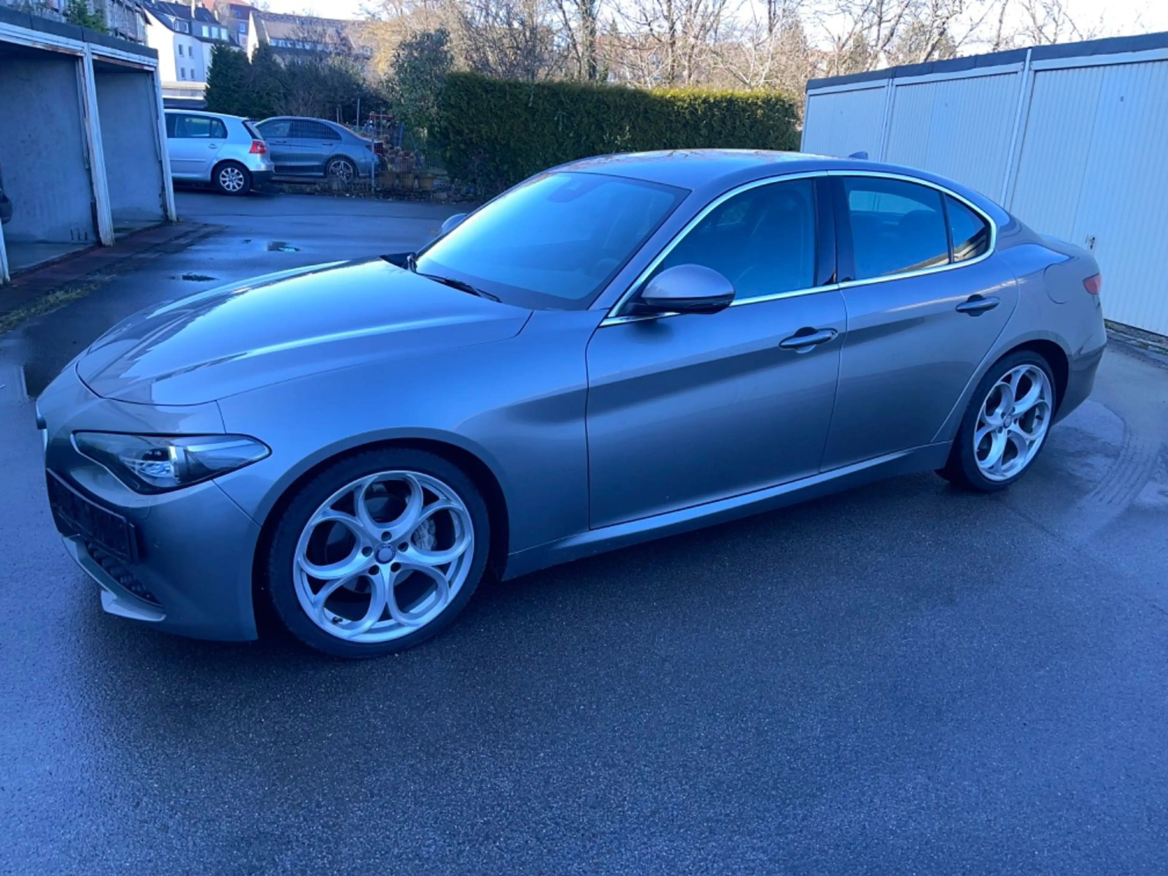 Alfa Romeo Giulia Super Q4 Klima PDC 2HD navi F1 Schaltung