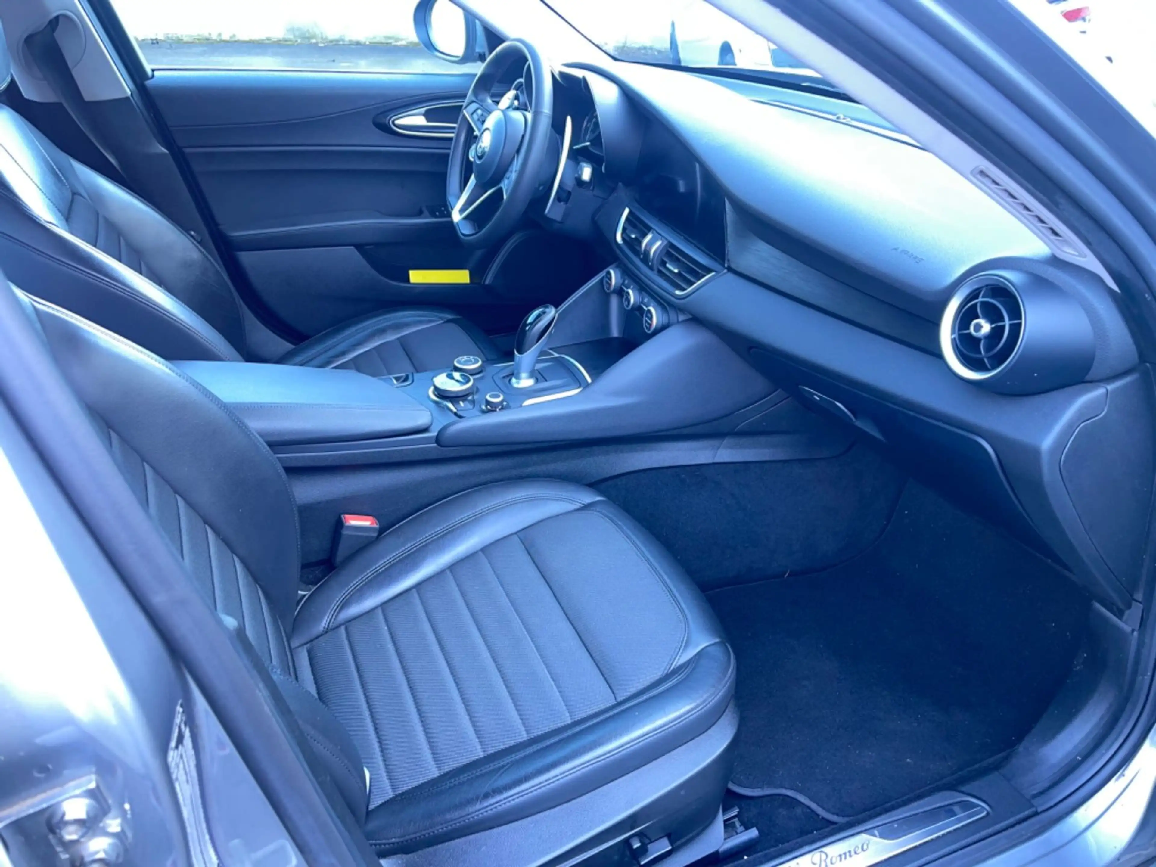 Alfa Romeo Giulia Super Q4 Klima PDC 2HD navi F1 Schaltung — photo 10