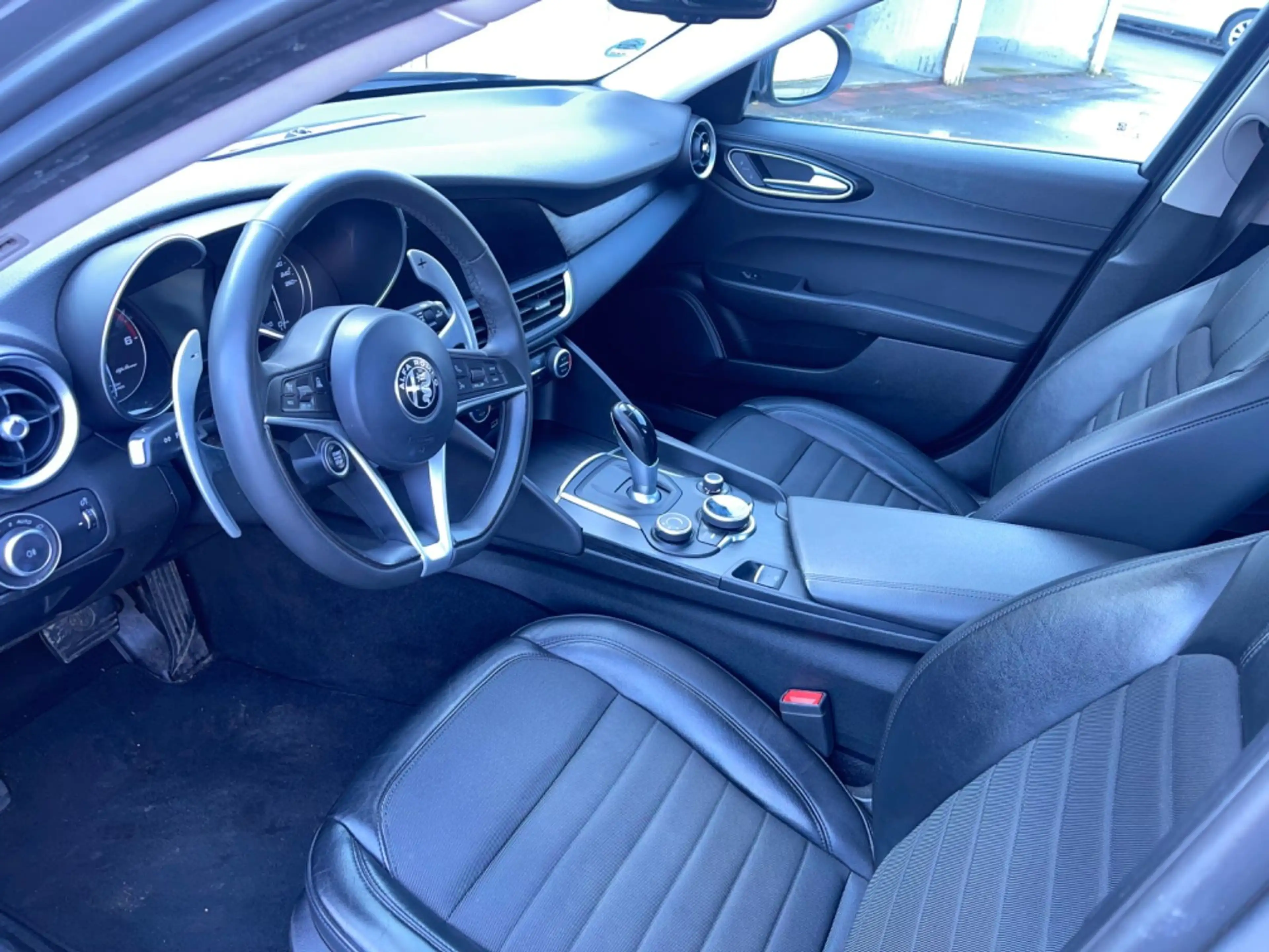 Alfa Romeo Giulia Super Q4 Klima PDC 2HD navi F1 Schaltung — photo 12