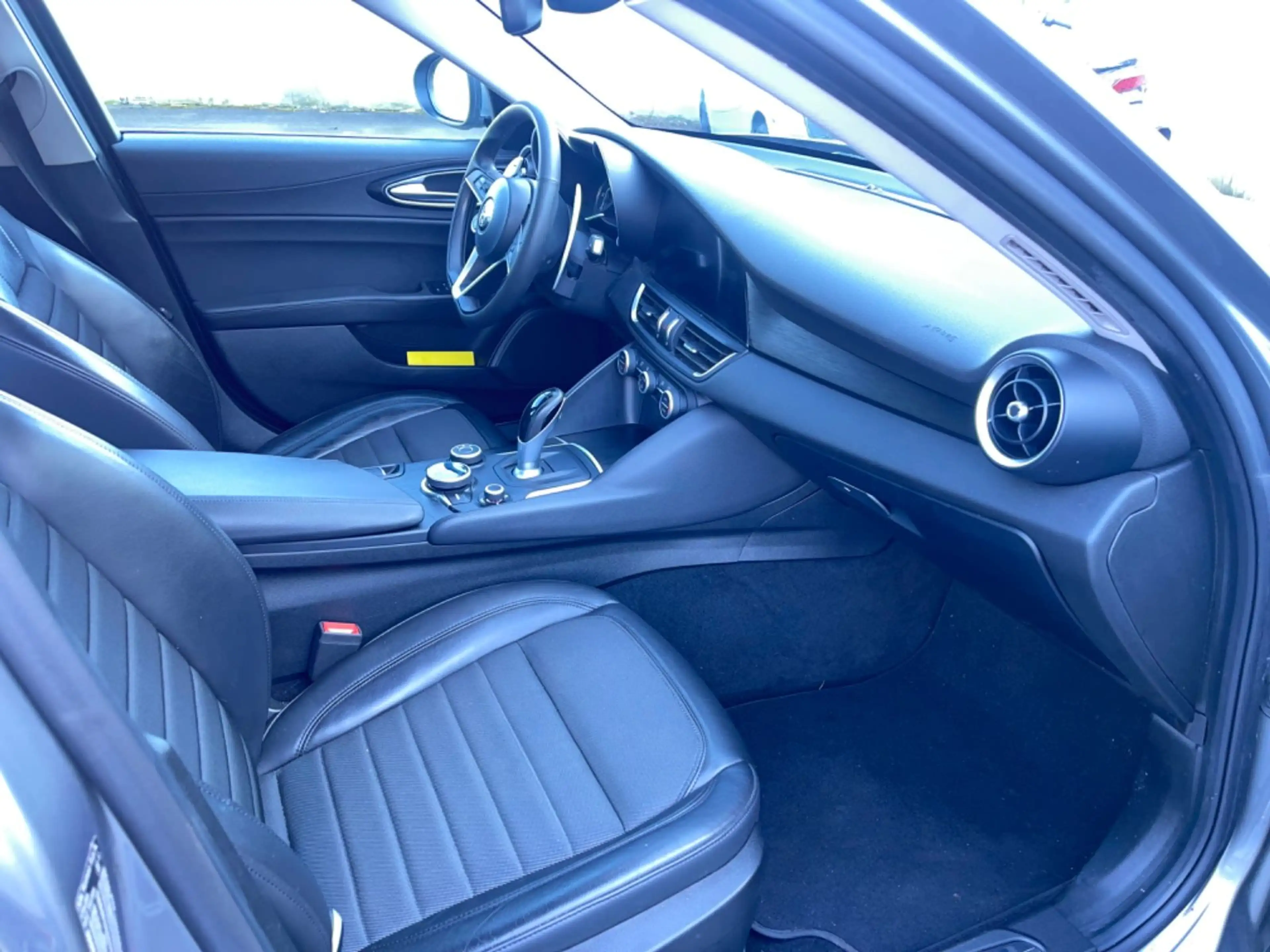 Alfa Romeo Giulia Super Q4 Klima PDC 2HD navi F1 Schaltung — photo 9