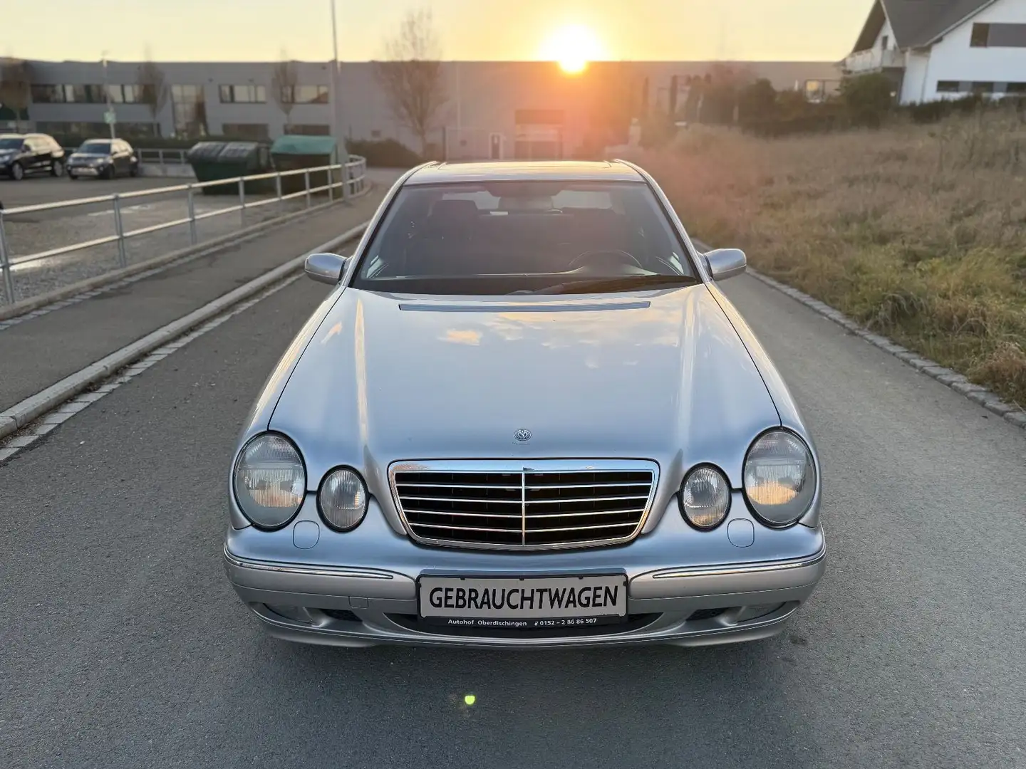 Mercedes-Benz E 270 CDI AVANTGARDE/Schiebedach Plateado - 2