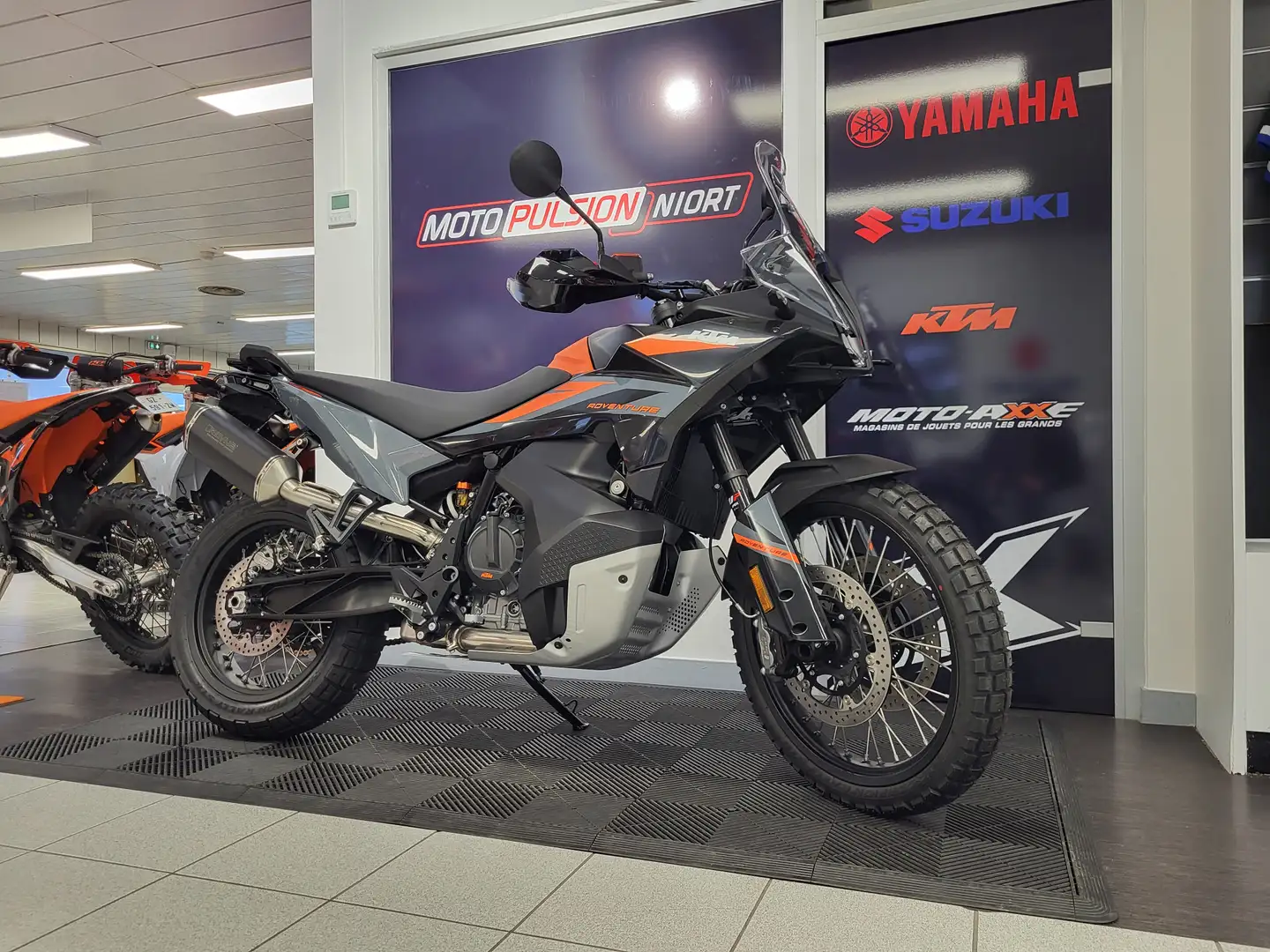 KTM 890 Adventure Nero - 1