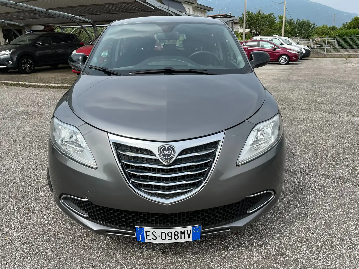 Lancia Ypsilon Ypsilon 1.2 8v Gold ecochic Gpl 69cv Bombola Nuova Grau - 2