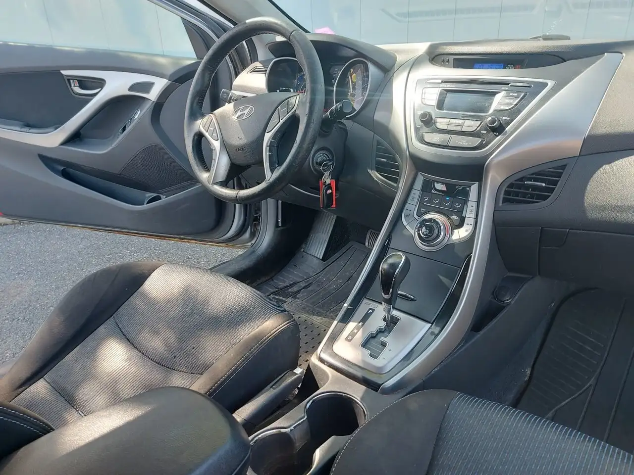 Hyundai ELANTRA снимка Hyundai ELANTRA