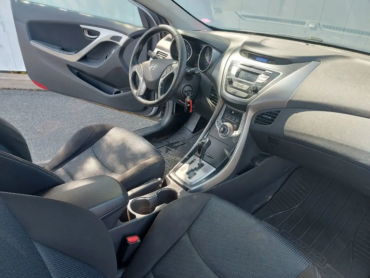 Hyundai ELANTRA снимка Hyundai ELANTRA