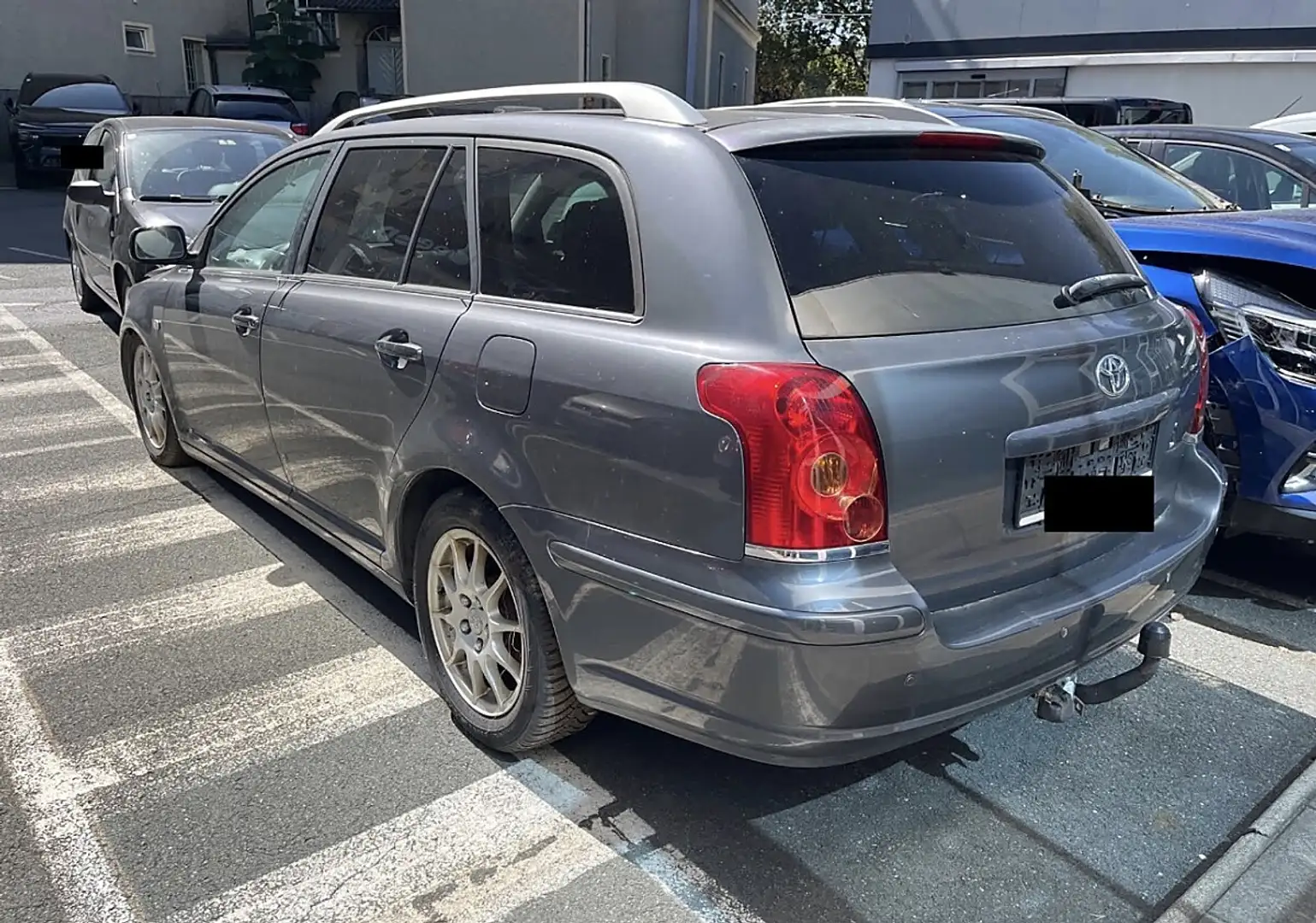 Toyota Avensis 2,2 D-4D Linea Sol Grau - 1