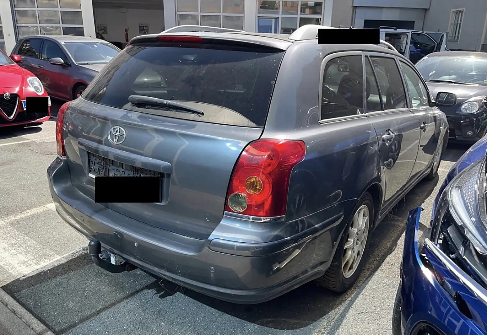 Toyota Avensis 2,2 D-4D Linea Sol Grau - 2