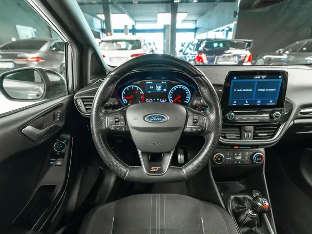 Ford Fiesta view 9