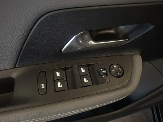 Opel Mokka-E view 11