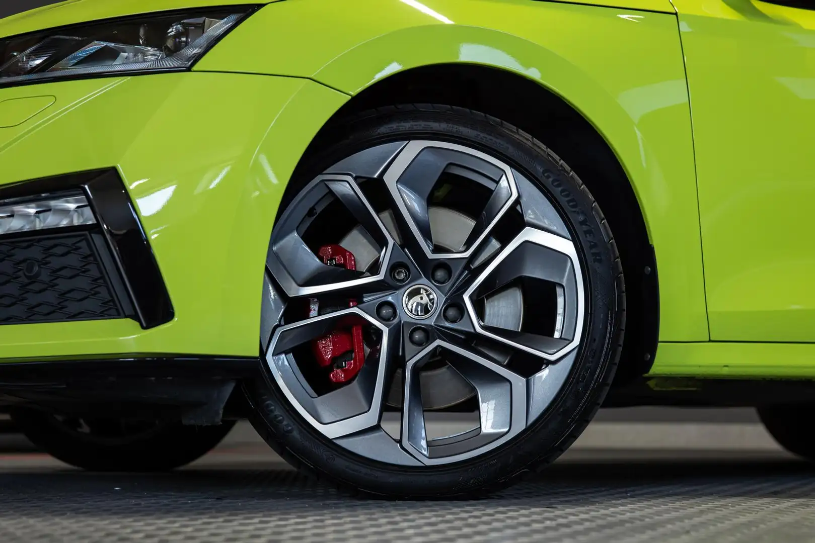 Skoda Octavia RS 2.0 TSI Lim. AHK SHZ RFK COLUMBUS DCC Grün - 2