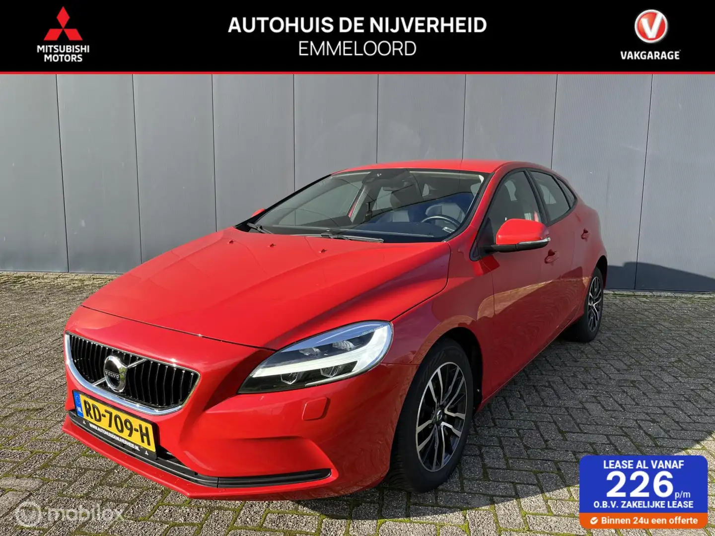 Volvo V40 1.5 T2 Nordic+ trekhaak Rood - 1