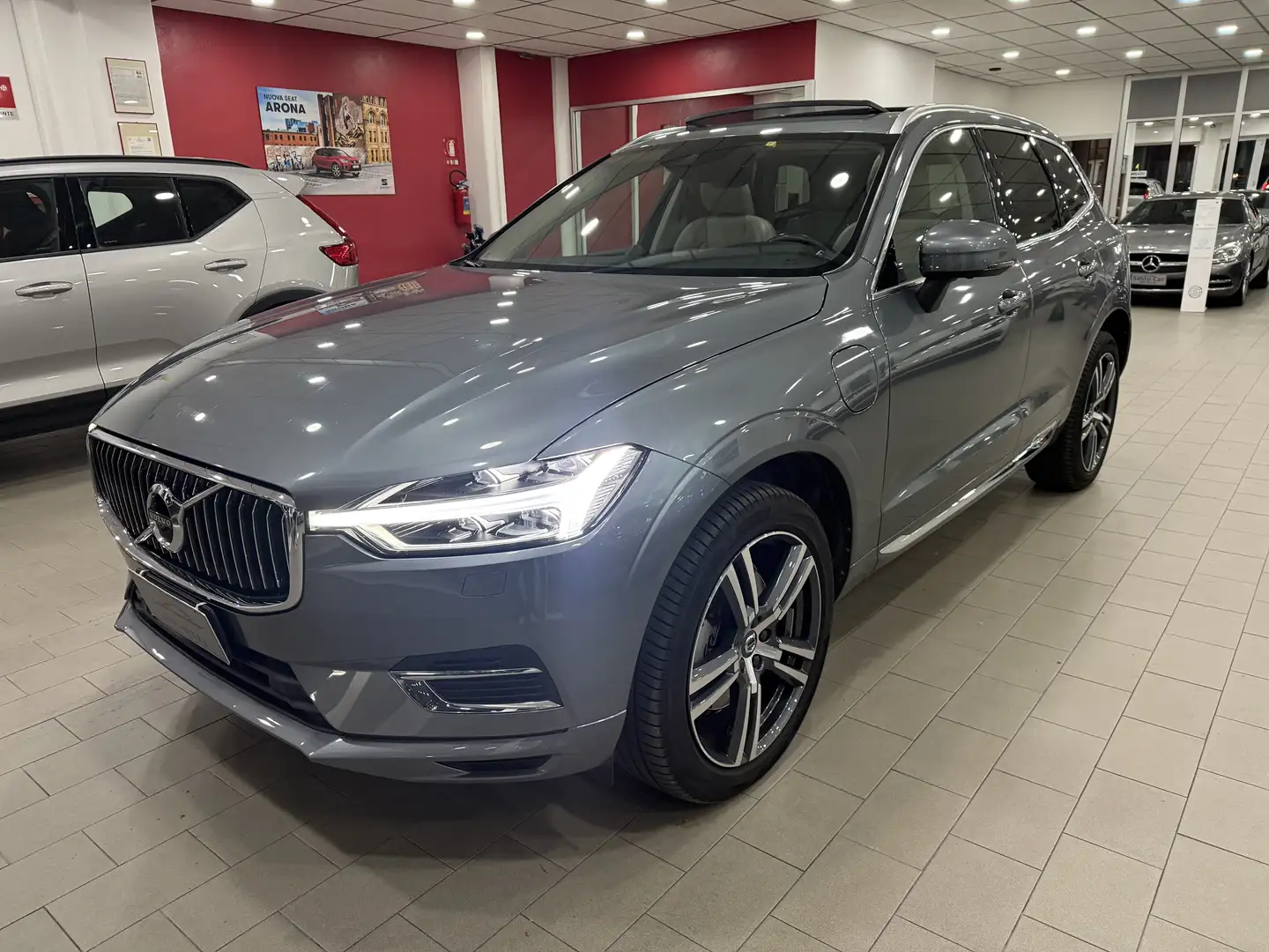 Volvo XC60 FULL TETTO 2.0 t8 phev Inscription awd 303cv Gris - 1