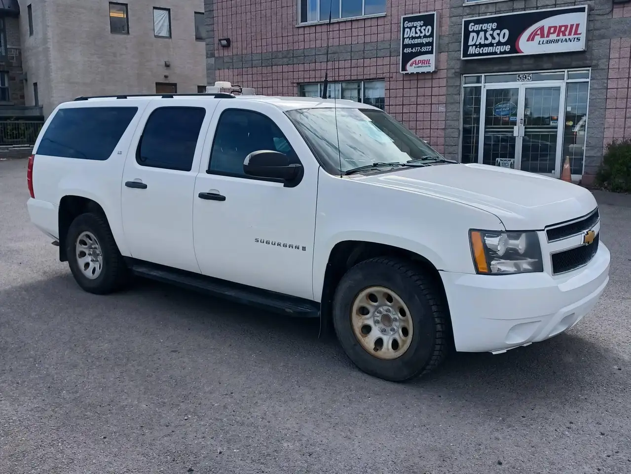 Chevrolet Suburban снимка Chevrolet Suburban
