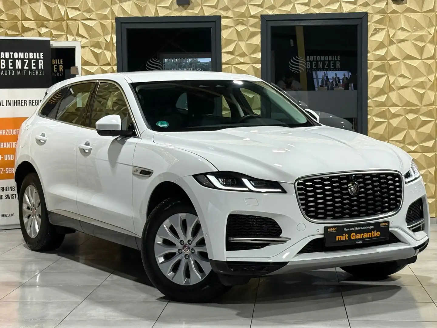 Jaguar F-Pace F-PACE AWD/AMBIENTE/LED/3D-KAMERA/ Weiß - 2
