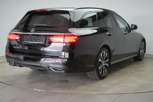 Mercedes-Benz 300 view 6