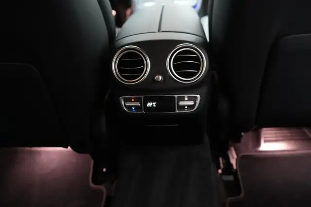 Mercedes-Benz 300 view 11