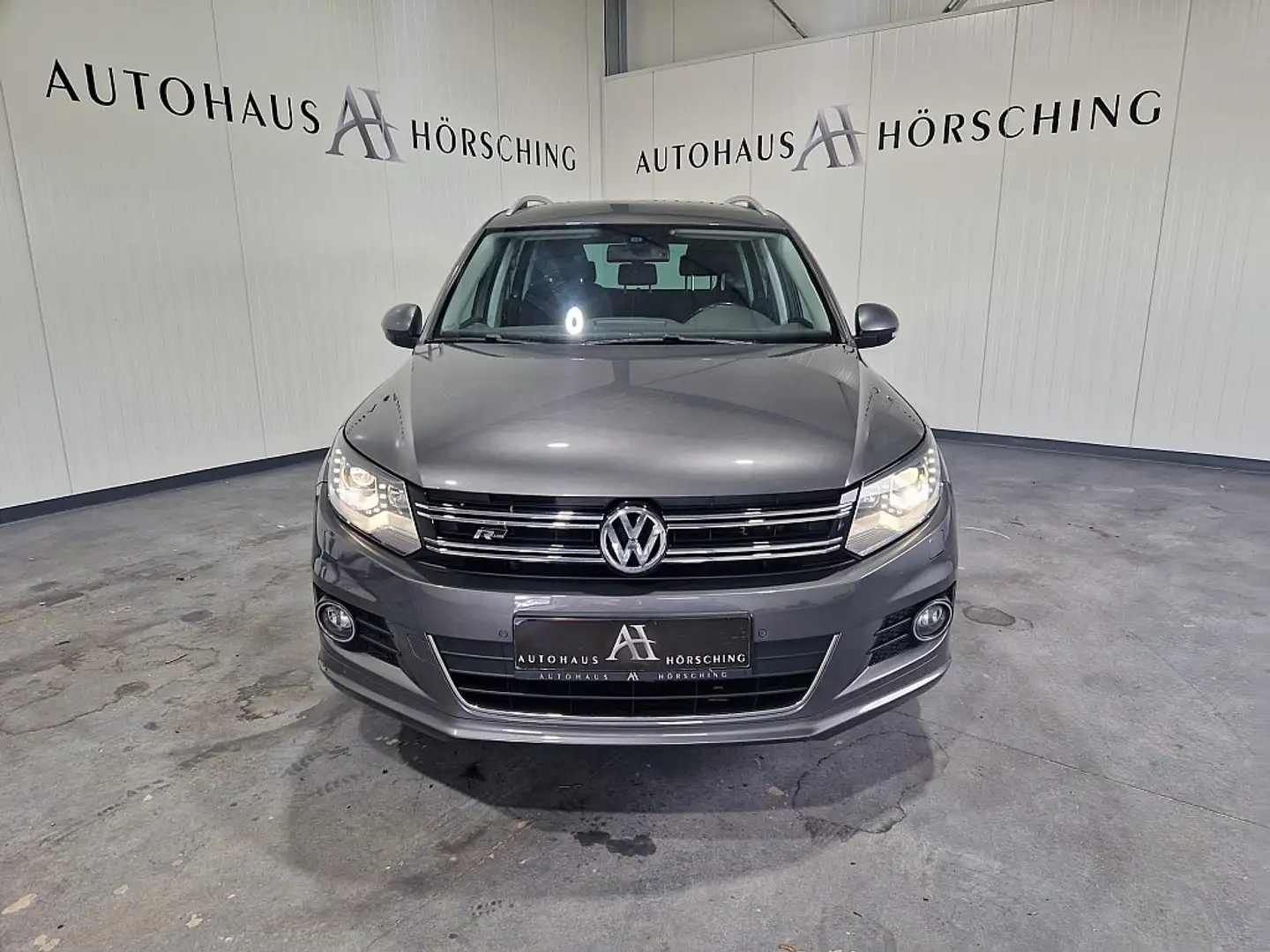Volkswagen Tiguan 2,0 TDI ///R-LINE///  4Motion 4Sports DSG Grau - 2