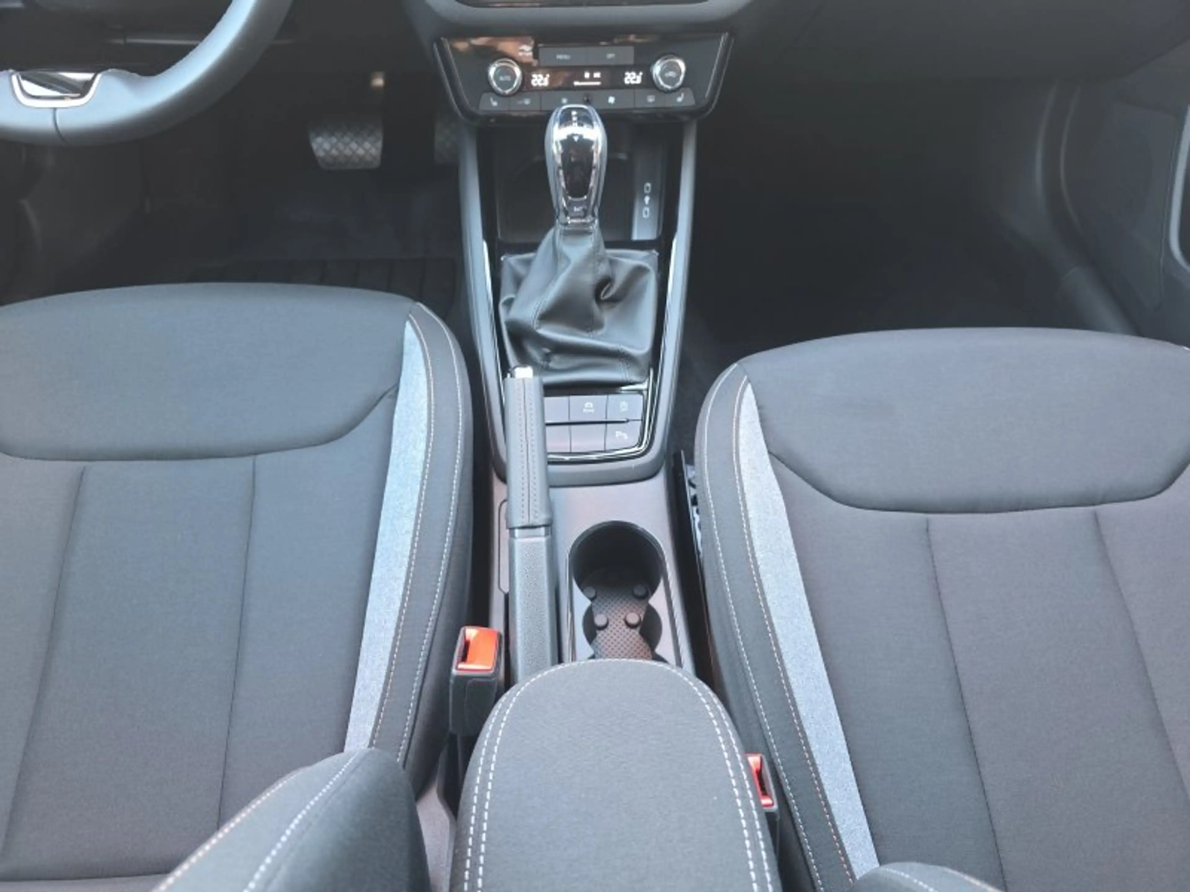 Skoda Kamiq Selection 1,5TSI DSG AHK/Kamera/LED/Kessy/Winterp. — photo 12