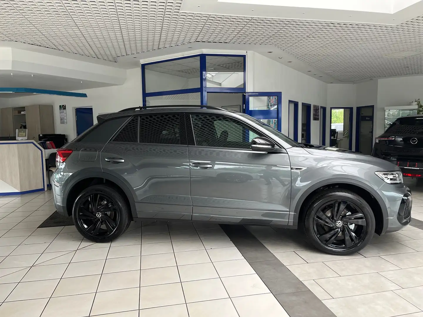 Volkswagen T-Roc R-LINE 1.5 TSI-DSG Black+Style,Pan.-Dach Gris - 2