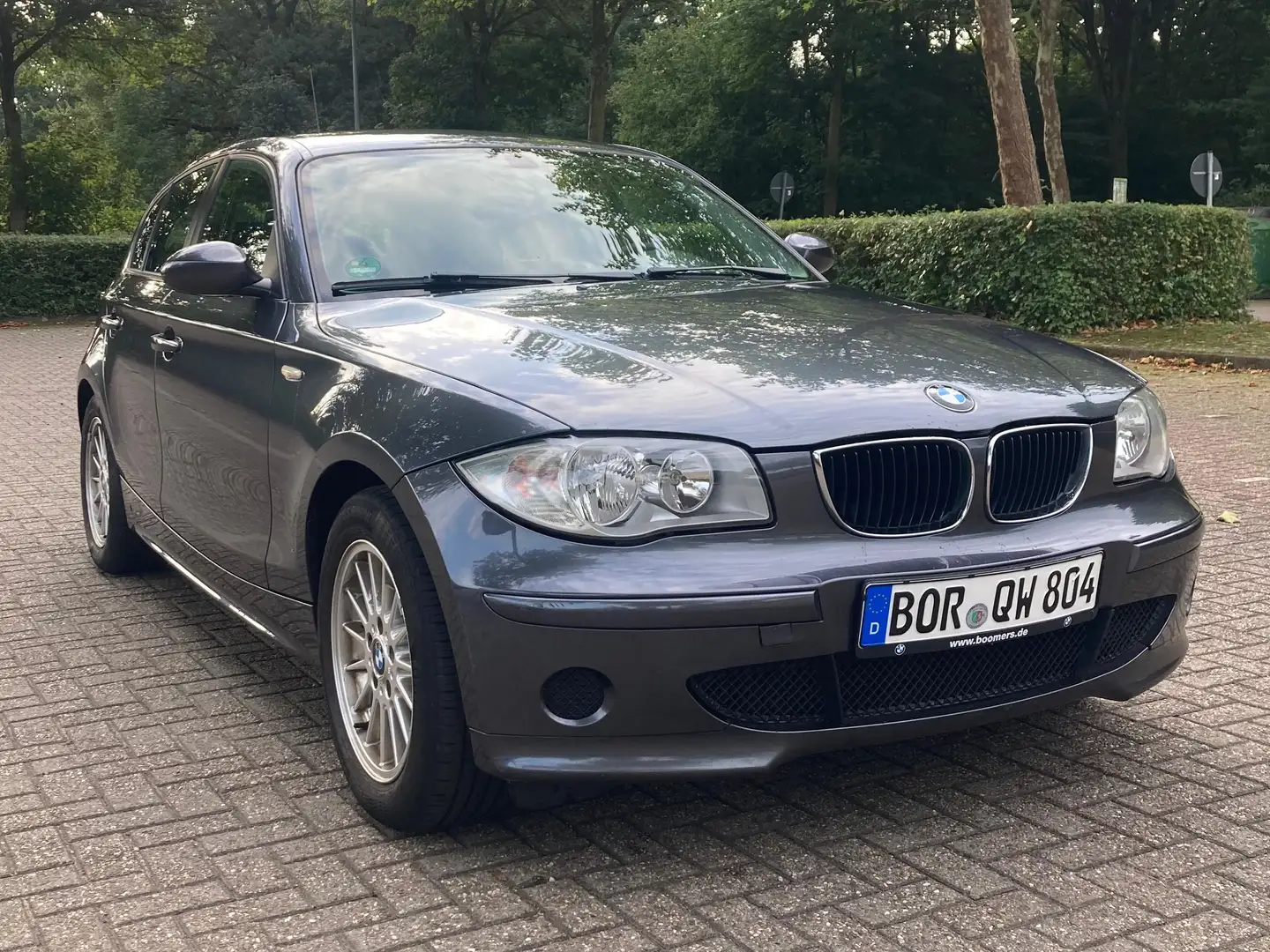 BMW 120 120d DPF Aut. Grau - 1
