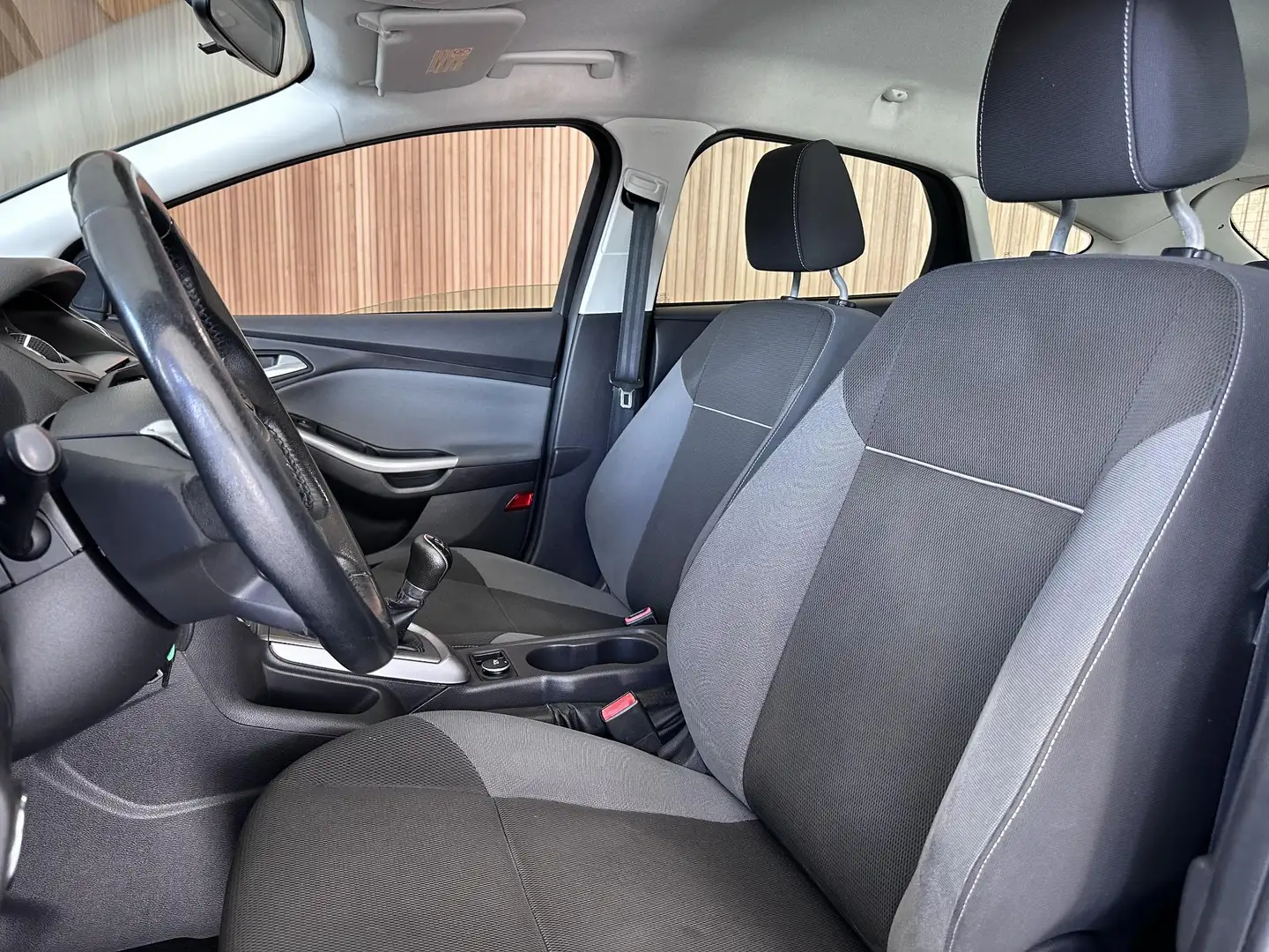 Ford Focus 1.6 TI-VCT Trend Airco | Trekhaak Grau - 2