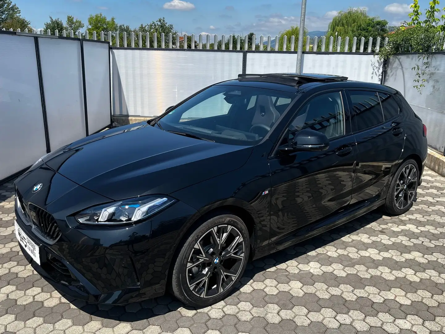 BMW 118 118d MSport auto Negro - 1