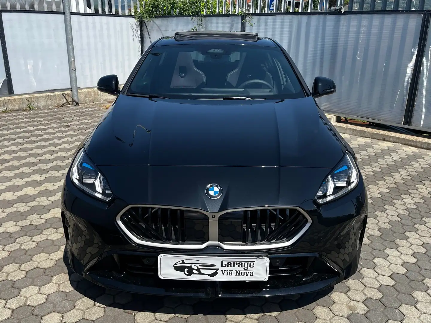 BMW 118 118d MSport auto Zwart - 2